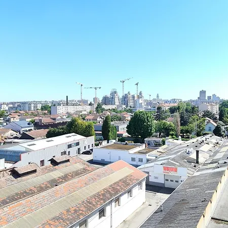 Nice, Spacious With A Magnificent View Δωμάτια σε οικογενειακή κατοικία